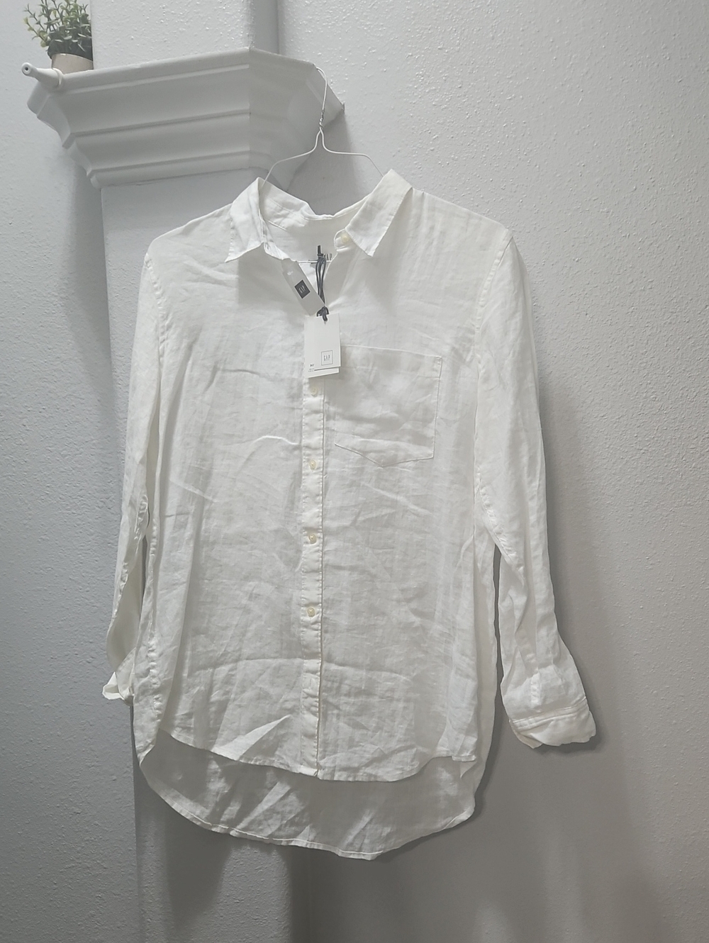 GAP White Women's Casual Button-Down Shirt